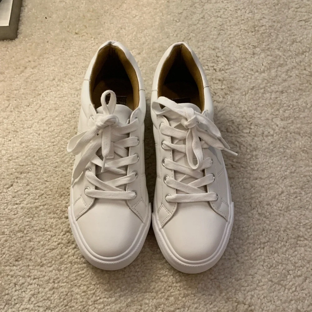 NWOB DV by Dolce Vita White Sneakers - Picture 4 of 9